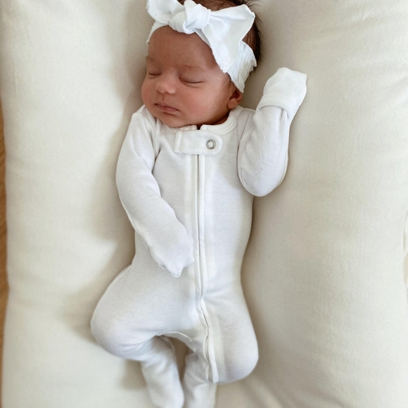 L'ovedbaby organic zipper footie white & lavender | Snap Footie Eggplant-Stone - Picture 2 of 16